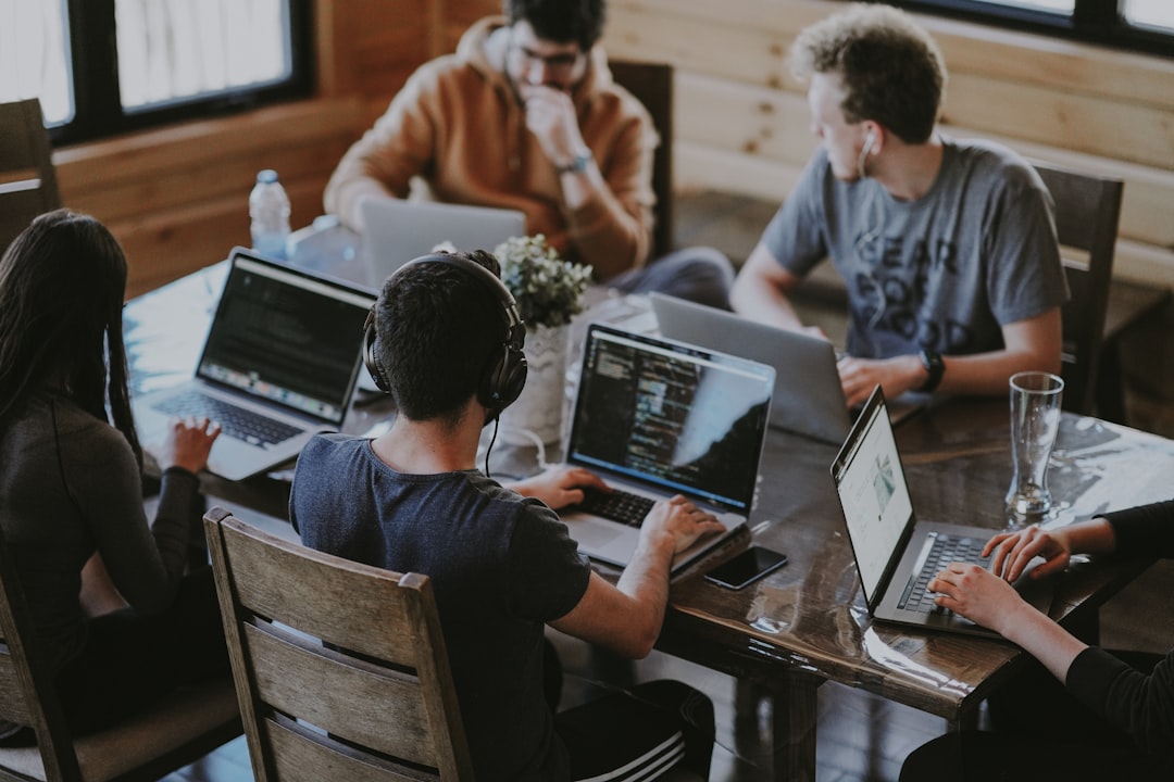 Como divulgar seu negócio na internet: 9 formas que funcionam de verdade